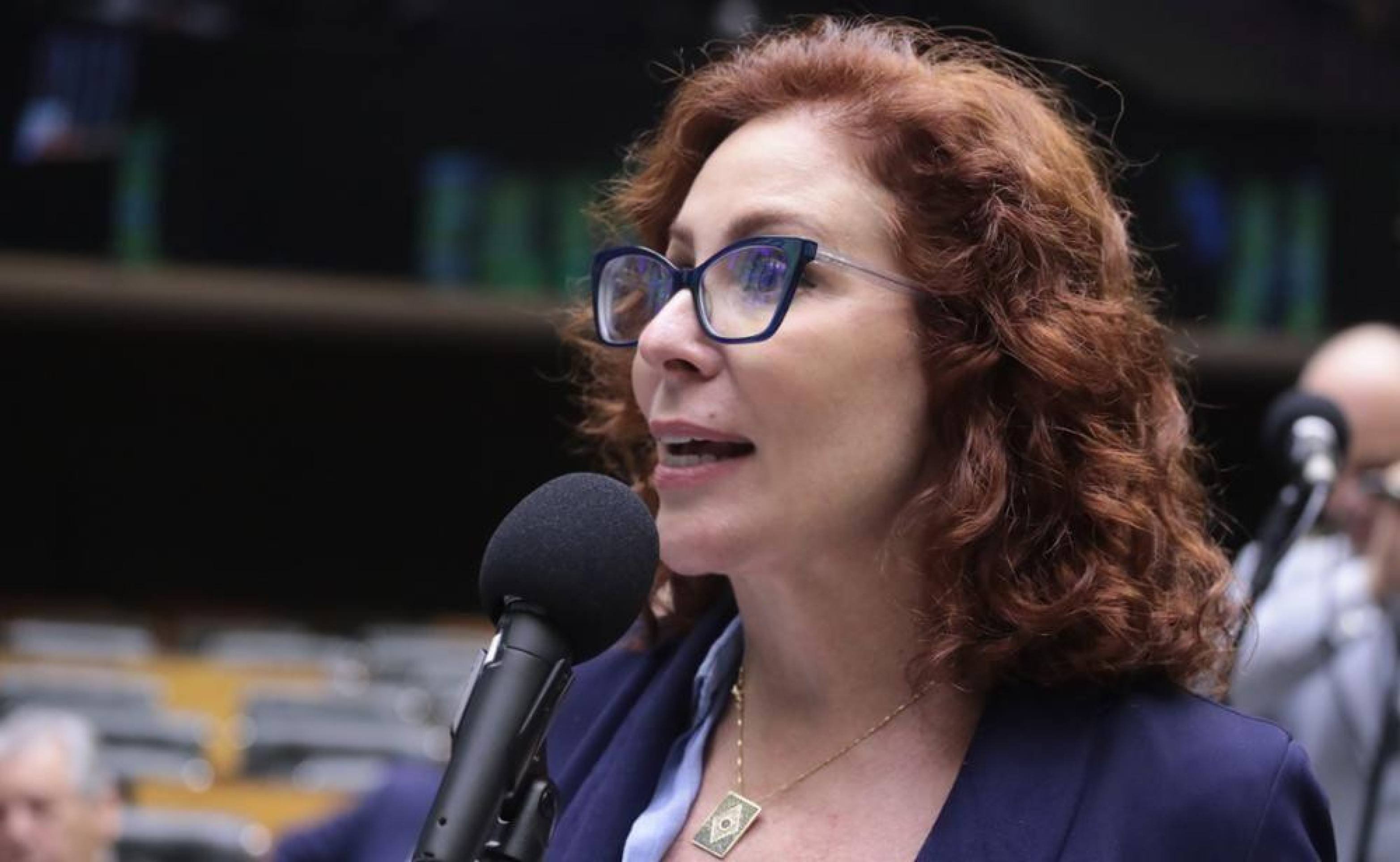 A PGR destacou que a medida não se trata de antecipação do cumprimento da pena, mas de uma prisão cautelar 'com o fim de assegurar a devida aplicação da lei penal'. Zambelli foi condenada em maio a 10 anos de prisão -  (crédito: Getty Images)