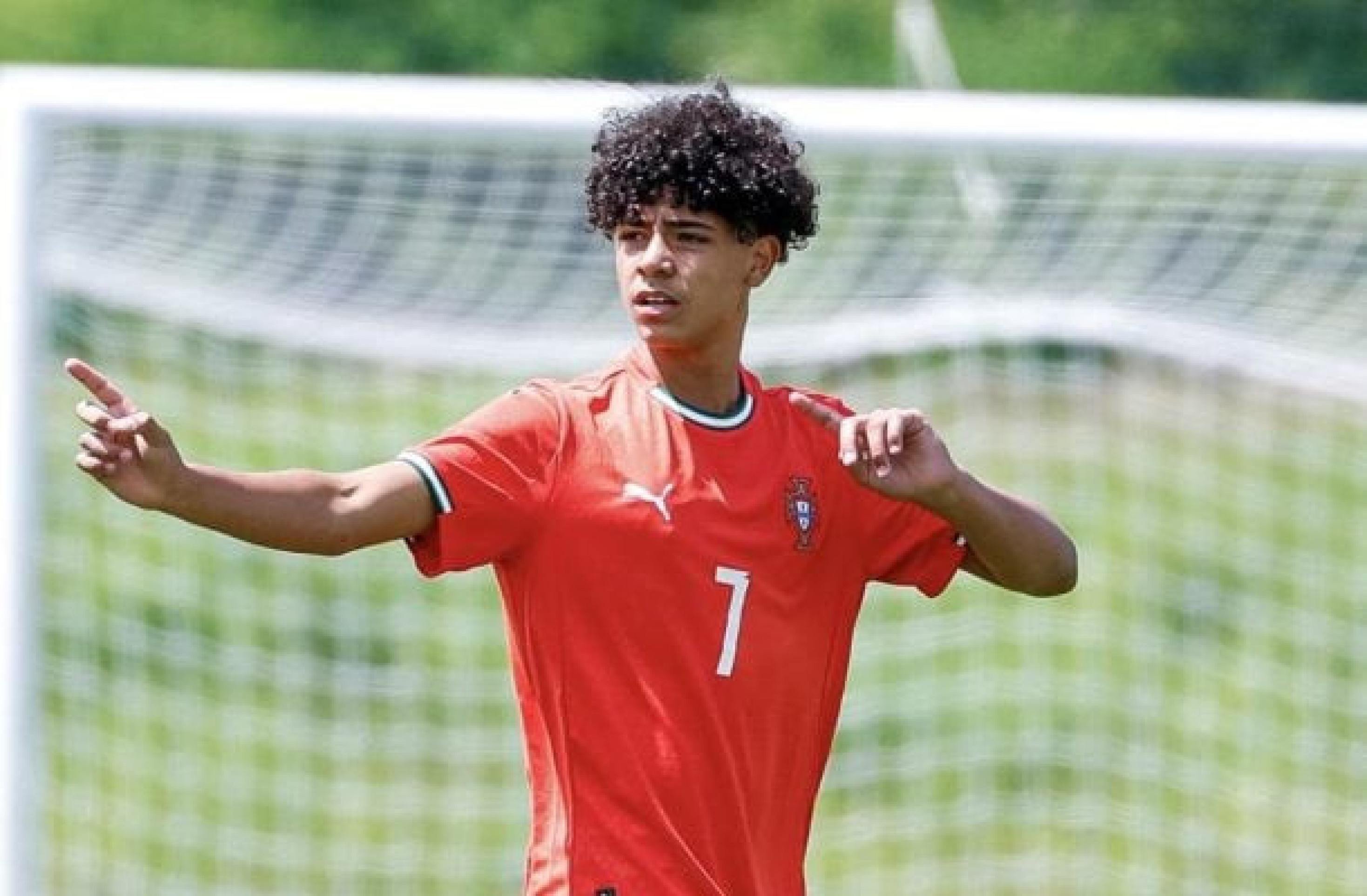 Filho de CR7 mobiliza legião de olheiros em estreia por Portugal