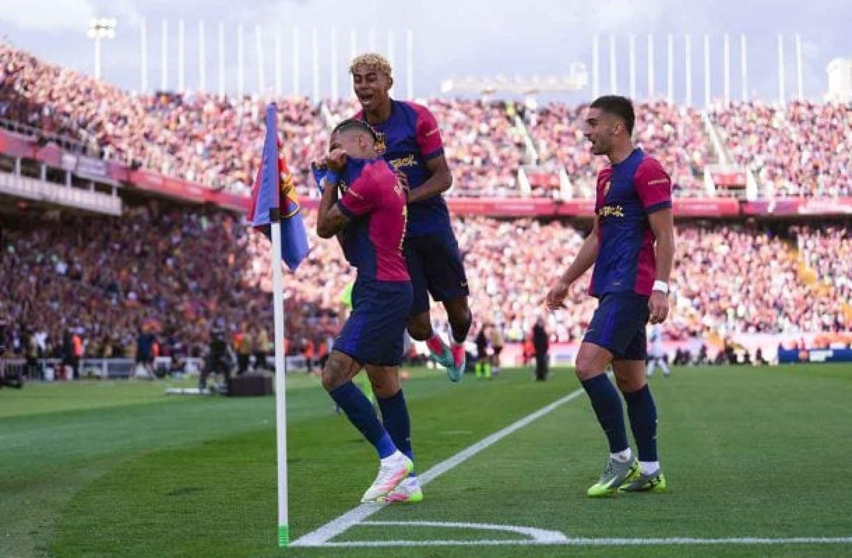 Atacante do Barcelona passa por cirurgia de emergência e vira desfalque no fim da temporada