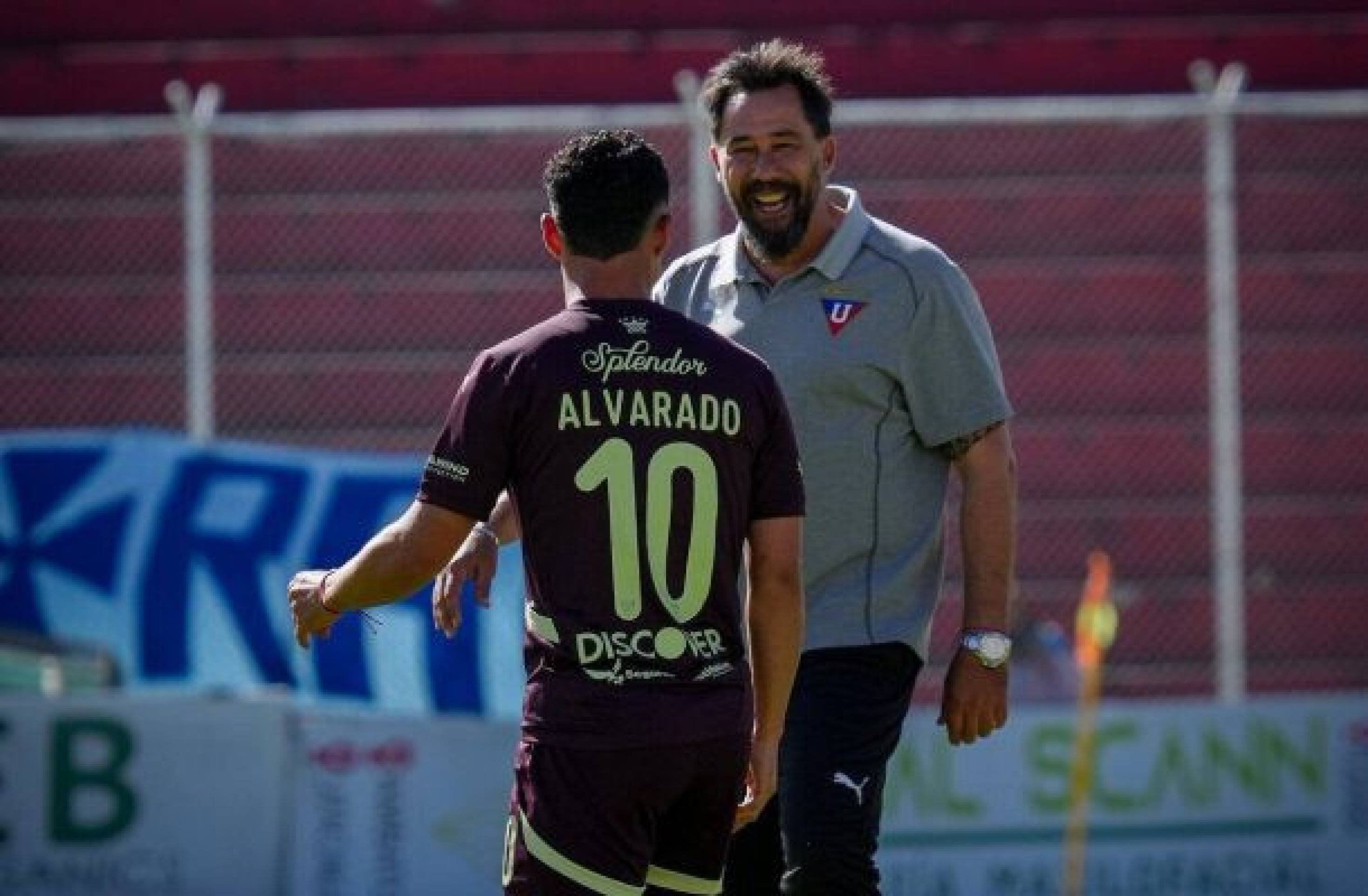 Técnico da LDU diz que Flamengo tem ‘obrigação de vencer’