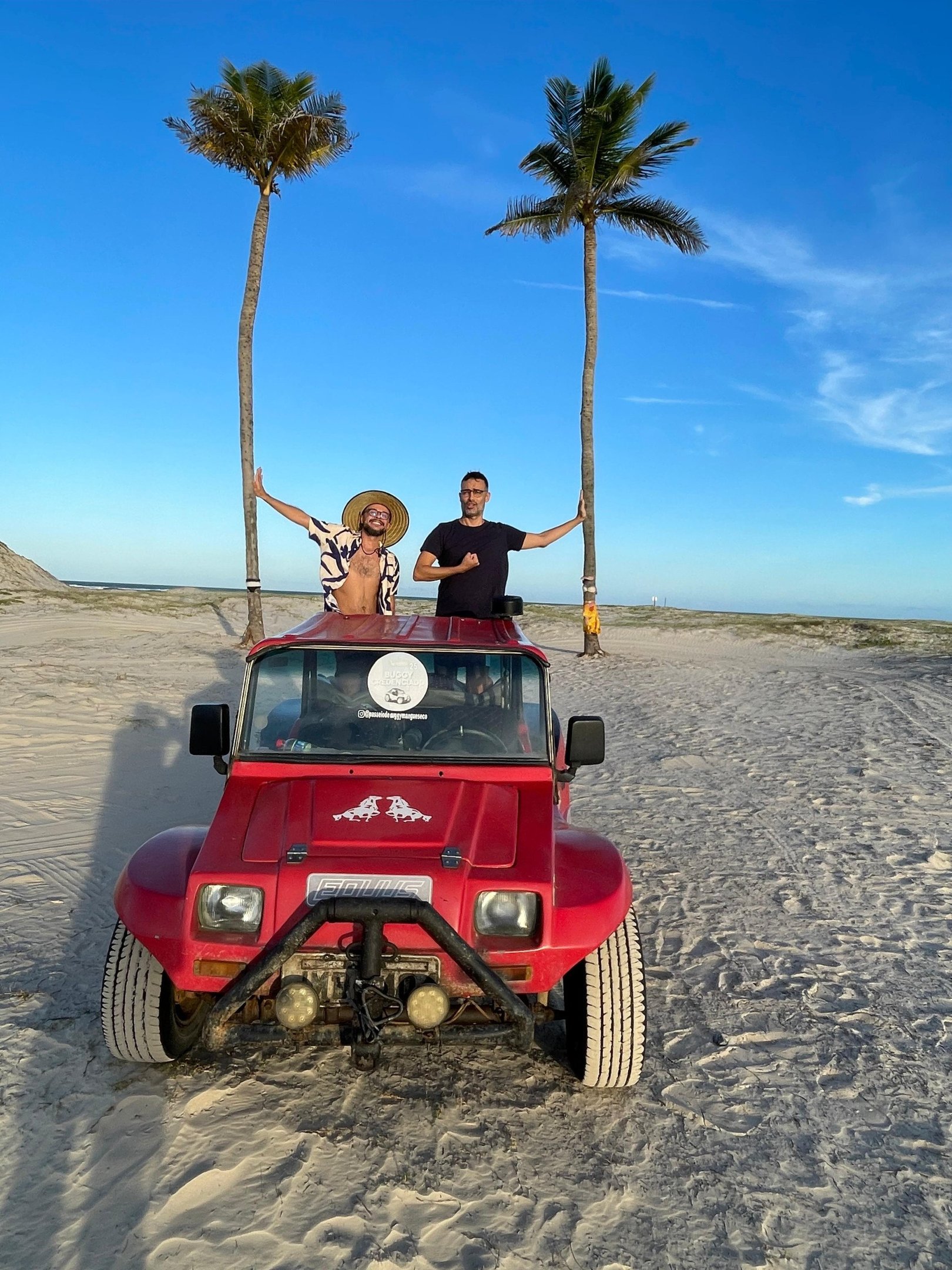 O ator e produtor Josuel Junior e o artista visual Arthur Scovino no projeto Expedição Mangue Seco