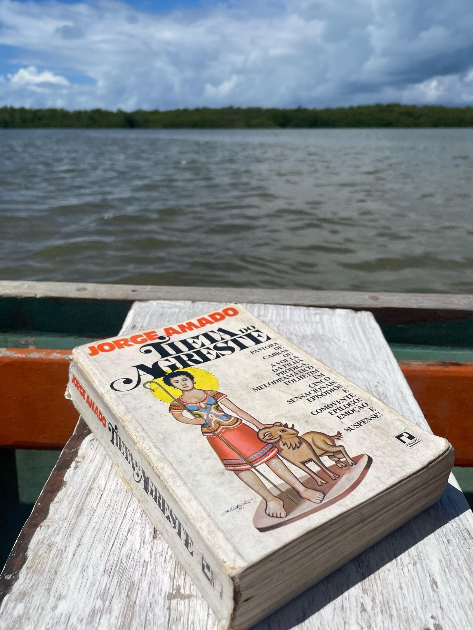 O ator e produtor Josuel Junior e o artista visual Arthur Scovino no projeto Expedição Mangue Seco