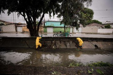 A cidade segue sob alerta laranja de precipitação acumulada (entre 30 a 60 mm/h ou 50 a 100 mm/dia) do Inmet, com aviso publicado hoje pela manhã e válido até as 23h59 de amanhã -  (crédito: Edson Holanda/ PCR)