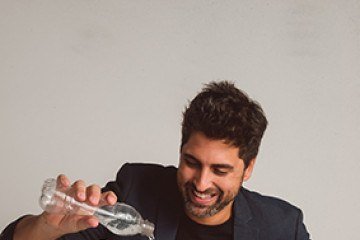 Neste sábado (17/5), o Teatro UNIP recebe o ator e ilusionista Gabriel Louchard (conhecido por Zorra total e Vai que cola) para duas sessões únicas (18h e 20h). -  (crédito:  Alessandra Tolc)