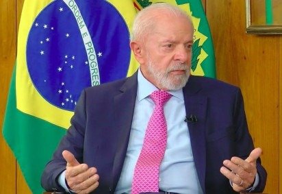 O nome de Gusttavo Lima chegou a aparecer em pesquisas eleitorais projetando a disputa de 2026. Em uma das sondagens, realizada pela Genial/Quaest, o cantor foi quem apresentou a menor desvantagem nas intenÃ§Ãµes de voto para o atual presidente Luiz InÃ¡cio Lula da Silva (PT) em um cenÃ¡rio de segundo turno - 41% a 35% das intenÃ§Ãµes de voto.
 -  (crédito: ReproduÃ§Ã£o/RedeTV)