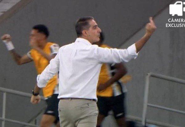 https://image.staticox.com/?url=https%3A%2F%2Fcorreiobraziliense-br.parananoticias.info%2Fwp-content%2Fs%2F2025%2F04%2FColetiva-Renato-Paiva-_02.jpg