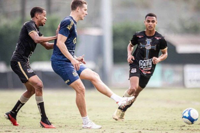 Julio Furch voltou a treinar com a equipe principal do Santos - (crédito: Foto: Raul Baretta/ Santos FC) Julio Furch voltou a treinar com a equipe principal do Santos - (crédito: Foto: Raul Baretta/ Santos FC)