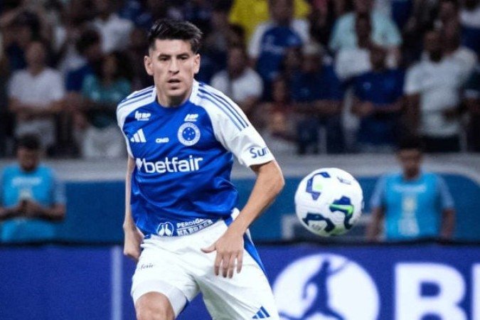 VILLALBA - Errou no posicionamento no lance do gol do Palestino, mas teve boa saída de bola e antecipação em jogadas. Mas saiu no intervalo para ser poupado.  NOTA 6,0. Foto: Gustavo Aleixo/Cruzeiro