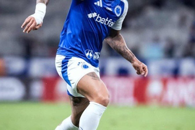 GABIGOL - Saiu muito da área para buscar o jogo pela direita, deixando o miolo do ataque mais com Lautaro Díaz. Apareceu para finalizar duas vezes com muito perigo.Menos intenso no segundo tempo. ainda assim fez o gol da vitória. Levou amarelo por reclamação.  NOTA 7,0. Foto:  Gustavo Aleixo/Cruzeiro