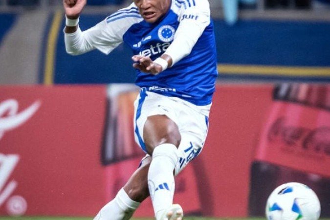 KENJI - Bastante acionado pela esquerda do ataque, teve disposição. Um pouco afobado nas duas chances que teve. Mas agradou.  NOTA 6,5. Foto:  Gustavo Aleixo/Cruzeiro