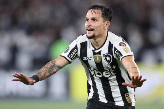 Artur comemora o seu gol, o da vitória do Botafogo sobre o Estudiantes - (crédito: Foto: Vitor Silva/Botafogo) Artur comemora o seu gol, o da vitória do Botafogo sobre o Estudiantes - (crédito: Foto: Vitor Silva/Botafogo)