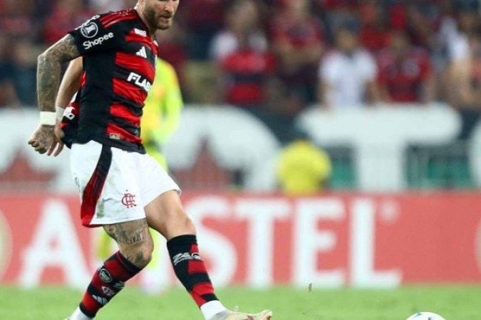 LÉO PEREIRA – Correto na marcação, teve que se esforçar para cobrir espaços e ajudar Alex Sandro. Quando foi ao ataque, não teve chances claras para concluir. Curiosamente, como a LDU muito fechada, praticamente jogou como um volante boa parte do tempo.  NOTA 7,0. Foto: Gilvan de Souza/Flamengo