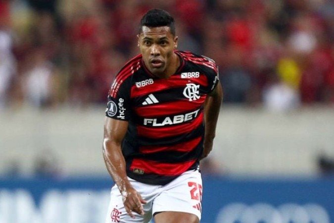  ALEX SANDRO– Um dos que destoaram negativamente no primeiro tempo. Um erro de passe seu gerou a primeira chance de perigo da LDU. Também falhou na marcação em outro lance que assustou. Cresceu muito no segundo tempo quando passou a ser a melhor opção de apoio pela esquerda e fez uma jogada espetacular no lance do segundo gol do Flamengo NOTA 6,5. Foto: Gilvan de Souza/Flamengo