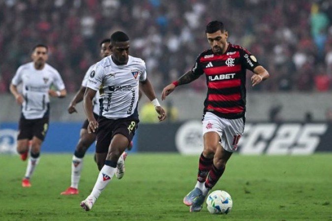 ARRASCAETA – Muito apagado no primeiro tempo. Teve apenas uma jogada de destaque, mas cruzou mal. Seguiu discreto no segundo tempo. Saiu aos 38 da etapa final dando o lugar para Wallace Yan NOTA: 5,0. Foto: Divulgação/Conmebol