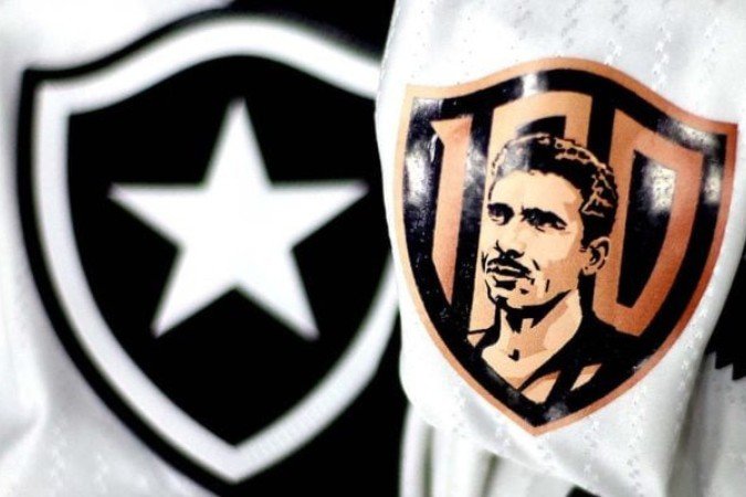 Patch em homenagem a Nilton Santos, um dos maiores ídolos da história centenária do Botafogo - (crédito: Foto: Vitor Silva/Botafogo) Patch em homenagem a Nilton Santos, um dos maiores ídolos da história centenária do Botafogo - (crédito: Foto: Vitor Silva/Botafogo)