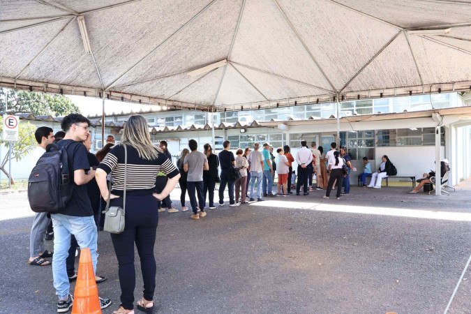 A fila não fez desistir pessoas que foram buscar vacinação contra a gripe na UPS 1 - (crédito: Bruna Gaston CB/DA Press) A fila não fez desistir pessoas que foram buscar vacinação contra a gripe na UPS 1 - (crédito: Bruna Gaston CB/DA Press)