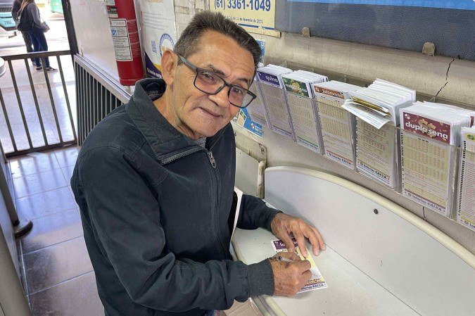 Prêmio de R$ 60 milhões da Mega-Sena será sorteado nesta quinta-feira (15/5) - (crédito: Davi Cruz/CB/DA Press) Prêmio de R$ 60 milhões da Mega-Sena será sorteado nesta quinta-feira (15/5) - (crédito: Davi Cruz/CB/DA Press)