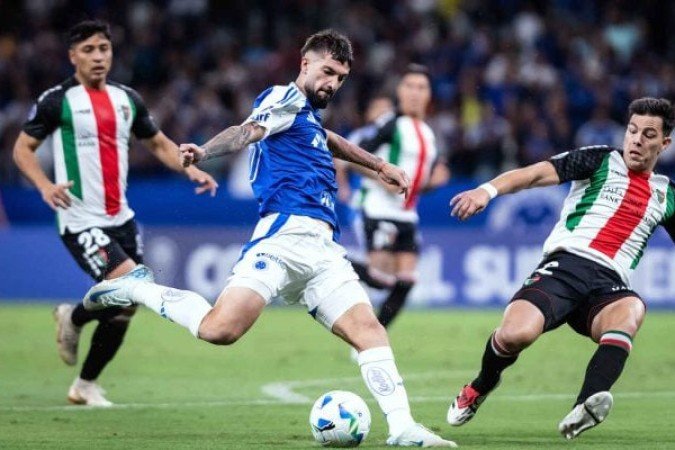 LAUTARO DÍAZ - Muito mal no comando do ataque. Chegou a atrapalhar os companheiros. Nenhum cacoete para jogar como 9, melhor ficar mesmo como homem de chegada na área. NOTA 3,0. Foto:Gustavo Aleixo/Cruzeiro