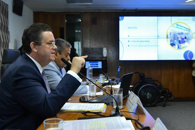 Ministro da Previdência Social, Wolney Queiroz Maciel, durante audiência pública no Senado;
ao fundo, o senador Dr. Hiran (PP-RR) - (crédito: Geraldo Magela/Agência Senado) Ministro da Previdência Social, Wolney Queiroz Maciel, durante audiência pública no Senado;
ao fundo, o senador Dr. Hiran (PP-RR) - (crédito: Geraldo Magela/Agência Senado)