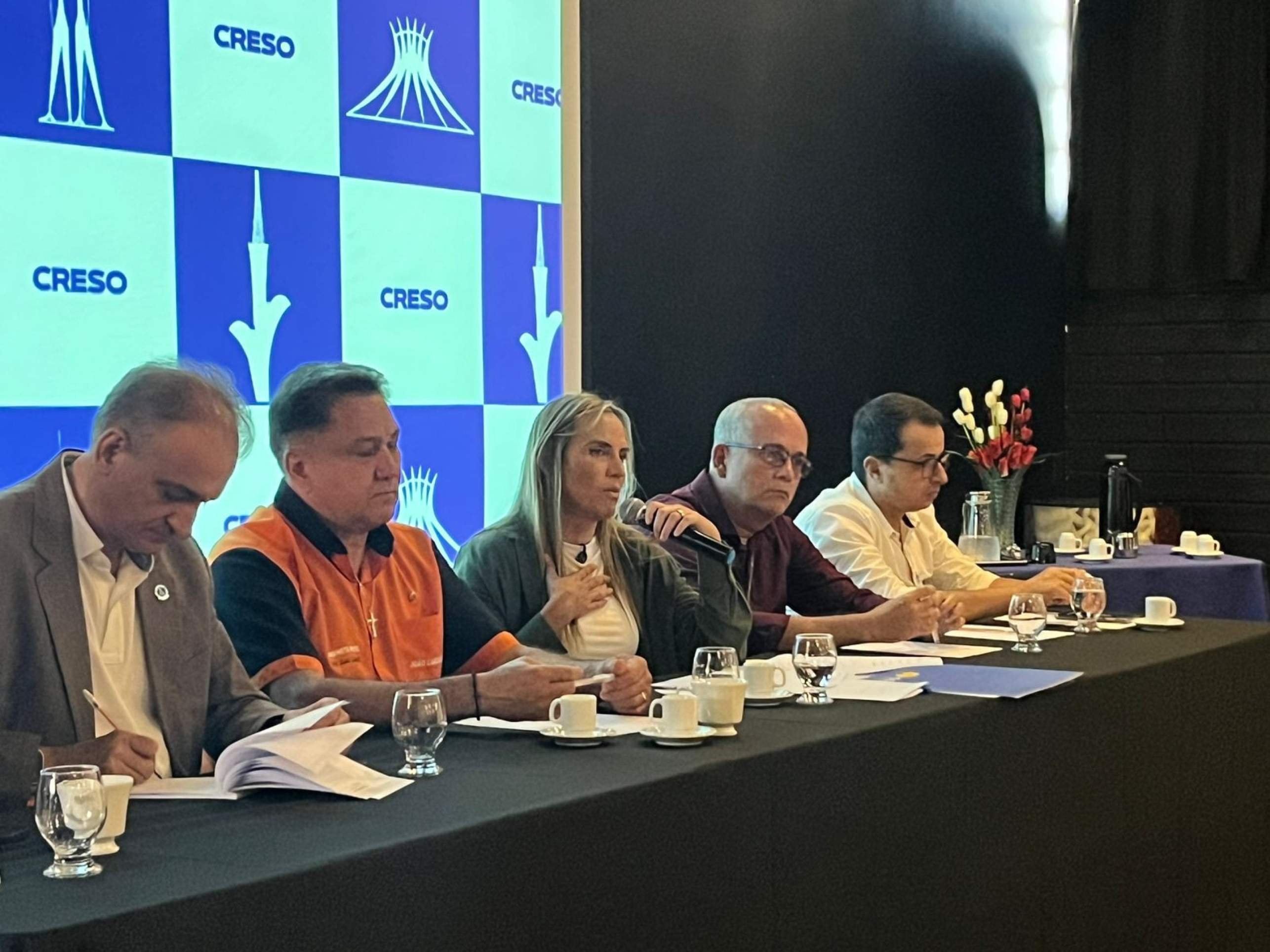 Em reunião com Celina, gestores de escolas públicas cobram investimento