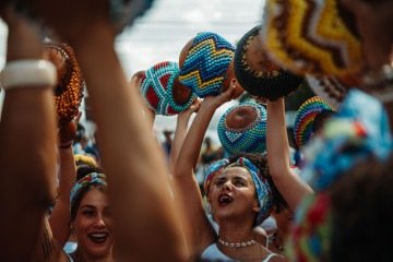 Agbelas retornam a Brasília para cortejo musical na Vila Planalto neste sábado (17/5)
- (crédito: Gustavo Serrate) Agbelas retornam a Brasília para cortejo musical na Vila Planalto neste sábado (17/5)
- (crédito: Gustavo Serrate)