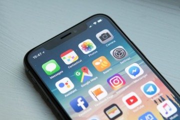 Segundo elas relataram nas redes sociais, o telefone celular foi capaz de identificar que ambas estavam envolvidas em uma colisão com outro veículo e logo em seguida alertar os serviços de emergência.  -  (crédito: William Hook Unsplash)
