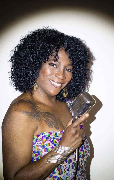 'Feijoada com Samba' convida Dhi Ribeiro este sÃ¡bafo -  (crédito: Luciana Ferry)