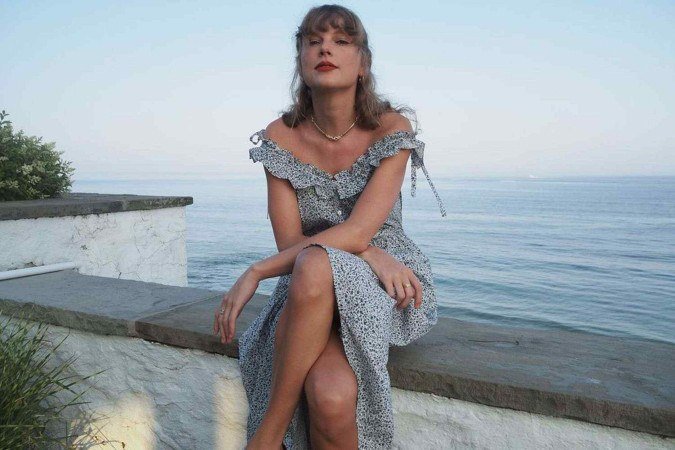 Taylor Swift comprou casa em Rhode Island que pertencia à herdeira da antiga empresa americana de petróleo Standard Oil Company, Rebekah West Harkness - (crédito: Reprodução/Instagram) Taylor Swift comprou casa em Rhode Island que pertencia à herdeira da antiga empresa americana de petróleo Standard Oil Company, Rebekah West Harkness - (crédito: Reprodução/Instagram)