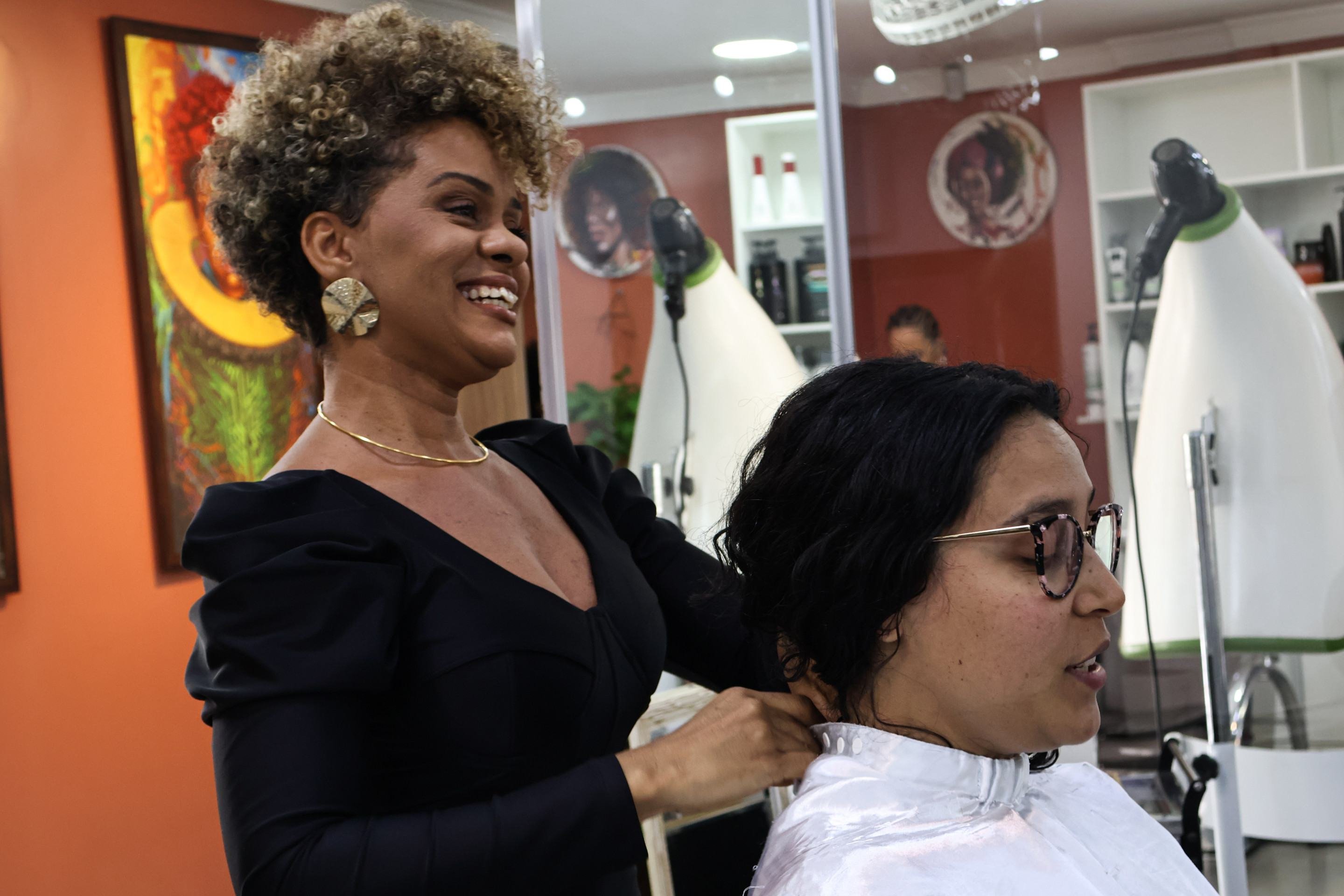  16/05/2025 Bruna Gaston CB/DA Press. Economia da Beleza, Adriana Ribeiro dona do salão African Hall&Cia Ponto Chic       