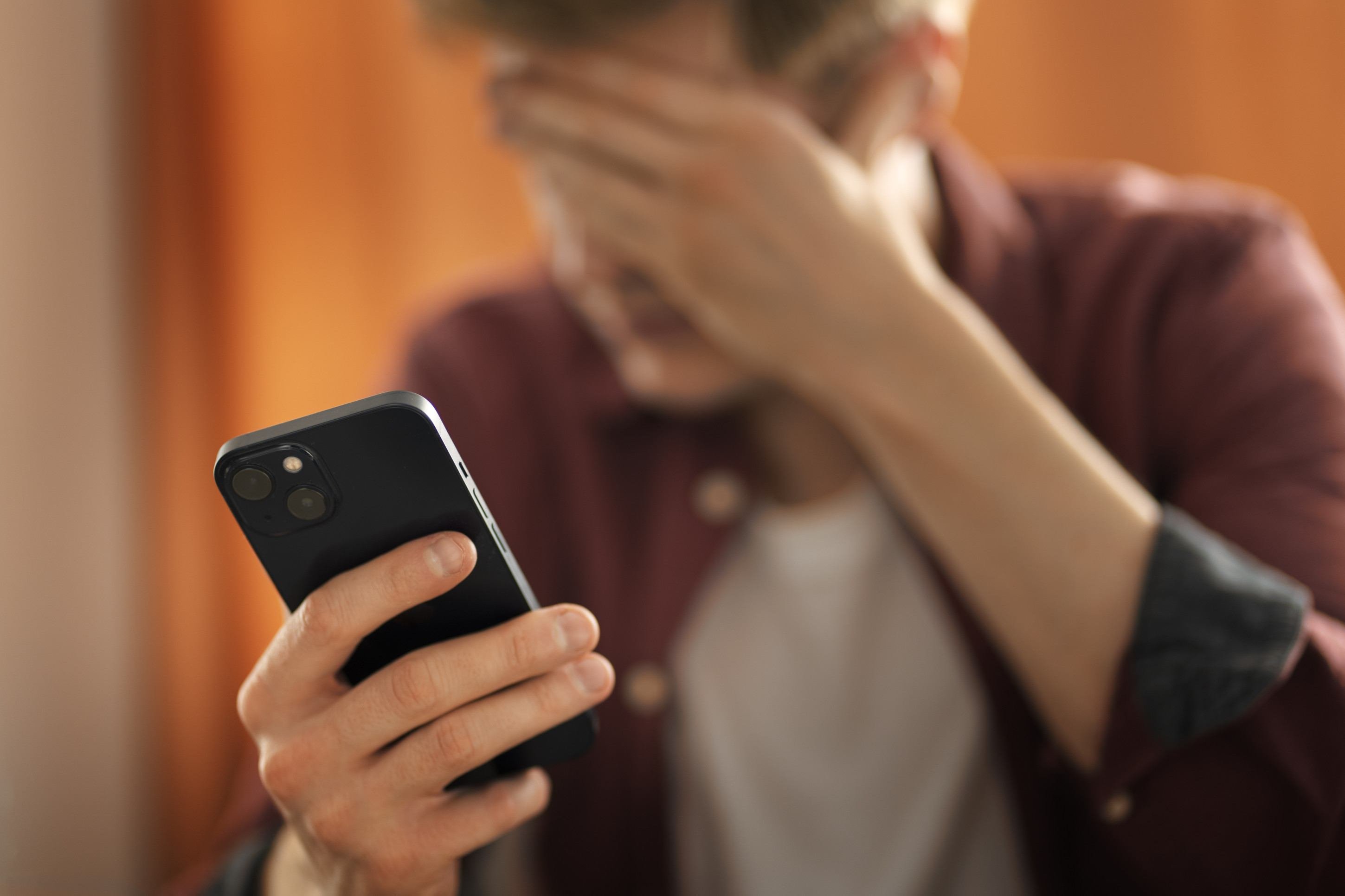 Perfis privados e pressão digital: monitoramento e diálogo com jovens são importantes Perfis privados e pressão digital: monitoramento e diálogo com jovens são importantes