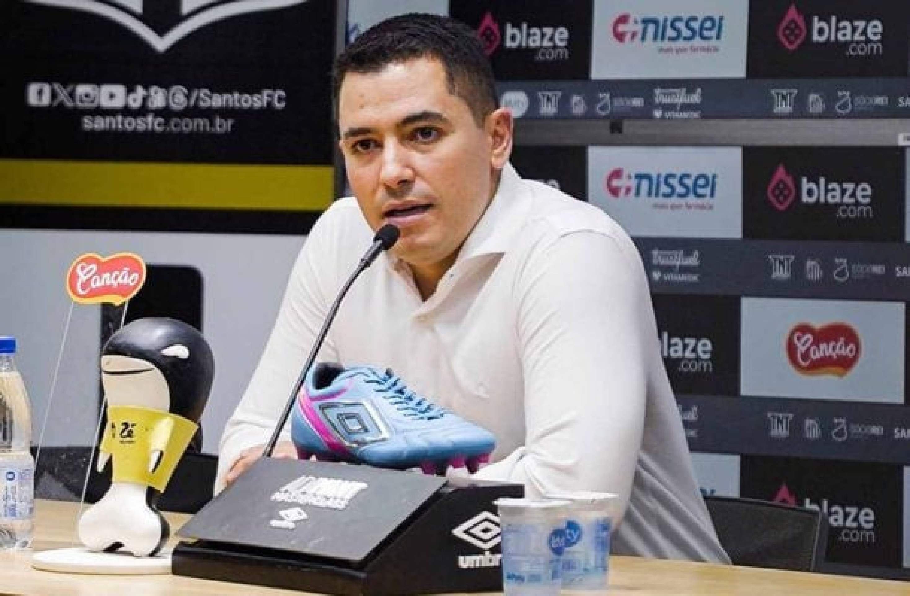 CEO do Santos vê diretoria queimando etapas em ano de reconstrução do clube -  (crédito: Foto: Raul Baretta/ Santos FC)
