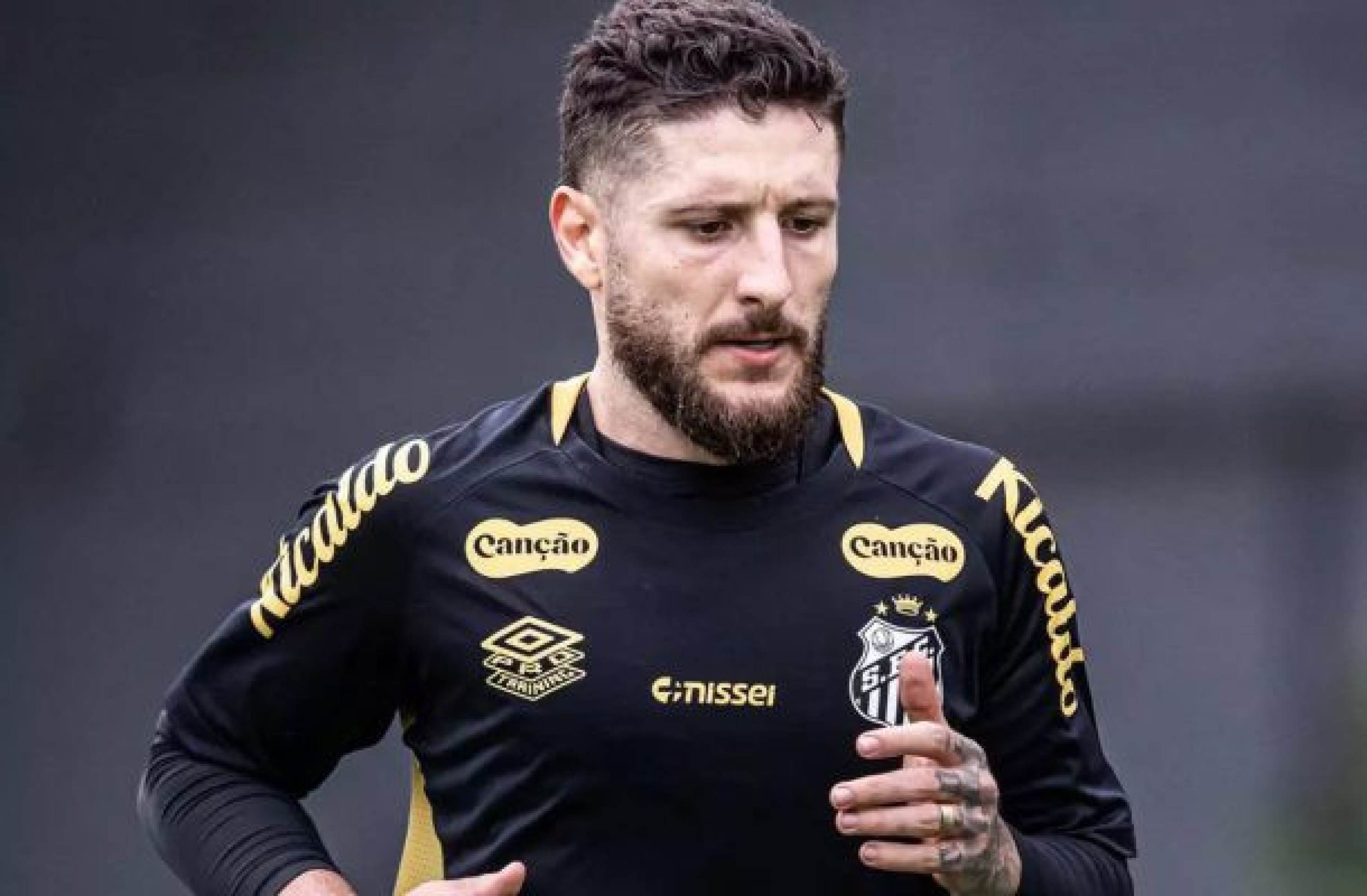 Zé Rafael celebra retorno e vê clássico como oportunidade para ‘virar a chave’ no Santos