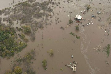 Segundo informações do jornal La Nación, Zárate está entre as cidades mais afetadas, com registro de 400 milímetros de chuva acumulada e queda de granizo -  (crédito: Reprodução/X/@@luispetri)