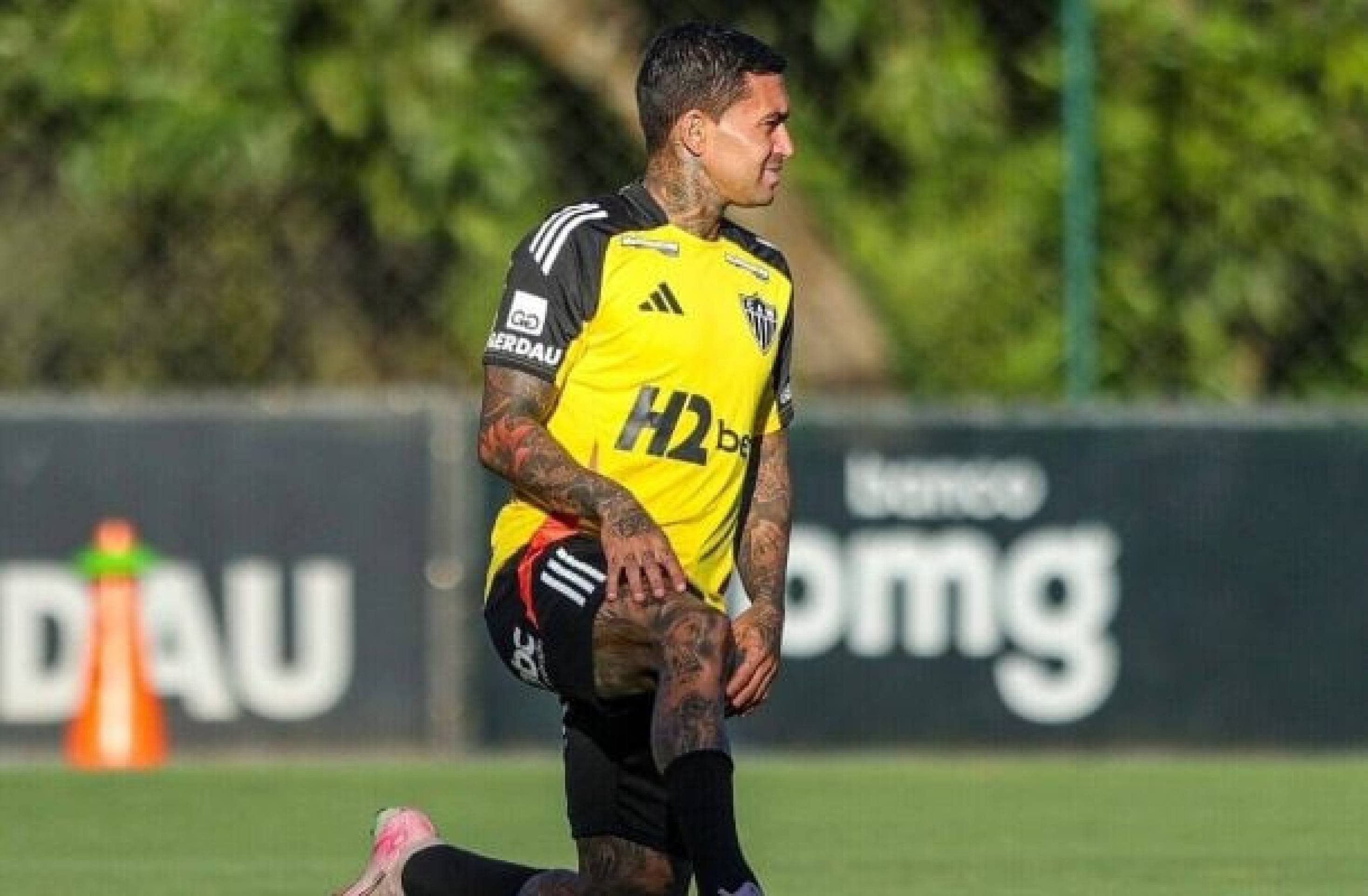 Atlético encerra preparação para clássico e tem dúvida no ataque