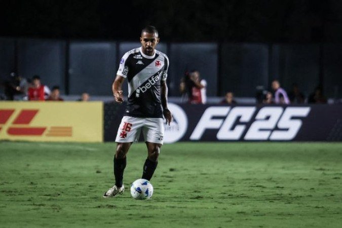 PAULO HENRIQUE â?? Apoiou com efetividade, conseguindo levar bem a bola e tentando trabalhar principalmente com Rayan e TchÃª TchÃª. E a jogada que fez no segundo gol, dando de bandeja para Vegetti fazer 2 a 0, foi uma pintura. Um dos melhores em campo. NOTA 8,0. Foto: Dikran Sahagian/Vasco