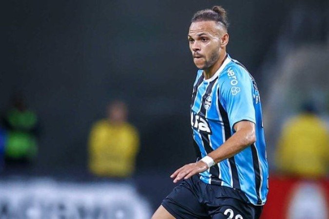BRAITHWAITE – Com o Grêmio enfrentando dificuldades para buscar o ataque, recebeu poucas bolas. E teve boa marcação são-paulina. Apagado. E quando foi ajudar a defesa, foi um dos jogadores que apenas viram Arboleda cabecear para empatar o jogo em 1 a 1 NOTA 4,5. Foto: Lucas Uebel/Grêmio