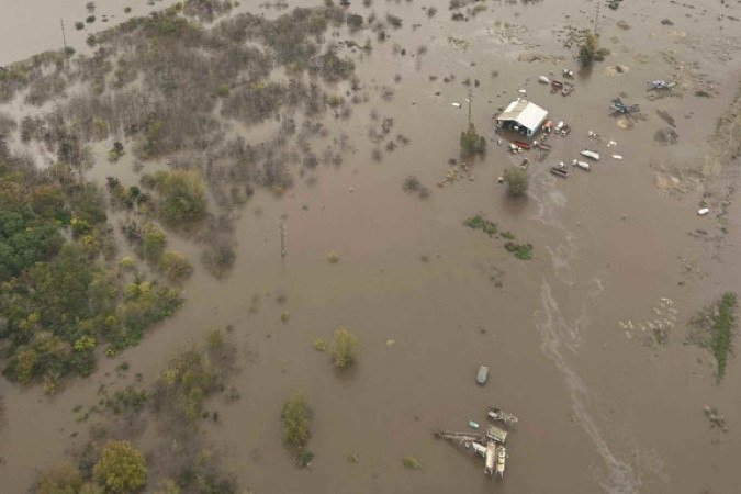 Segundo informações do jornal La Nación, Zárate está entre as cidades mais afetadas, com registro de 400 milímetros de chuva acumulada e queda de granizo - (crédito: Reprodução/X/@@luispetri) Segundo informações do jornal La Nación, Zárate está entre as cidades mais afetadas, com registro de 400 milímetros de chuva acumulada e queda de granizo - (crédito: Reprodução/X/@@luispetri)