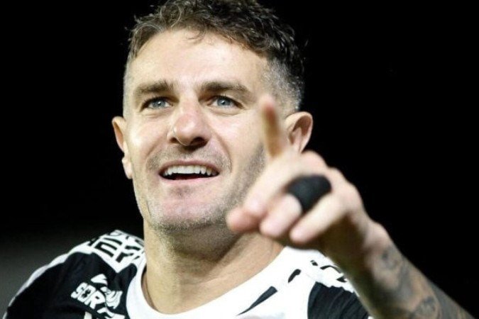 Vehgetti vibra logo após fazer o segundo gol do Vasco e o seu primeiro no 3 a 0 sobre o Fortaleza - (crédito: Foto: Matheus Lima / Vasco) Vehgetti vibra logo após fazer o segundo gol do Vasco e o seu primeiro no 3 a 0 sobre o Fortaleza - (crédito: Foto: Matheus Lima / Vasco)