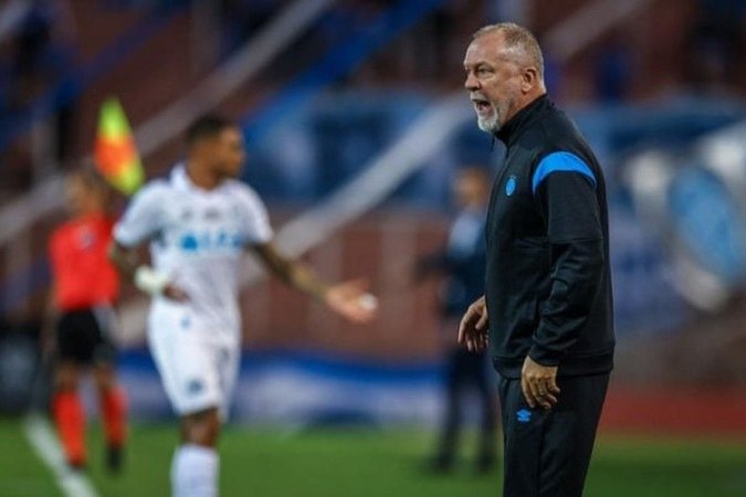 Mano Menezes retornou ao Rio Grande do Sul após tragédia familiar - (crédito: LUCAS UEBEL/GREMIO FBPA) Mano Menezes retornou ao Rio Grande do Sul após tragédia familiar - (crédito: LUCAS UEBEL/GREMIO FBPA)