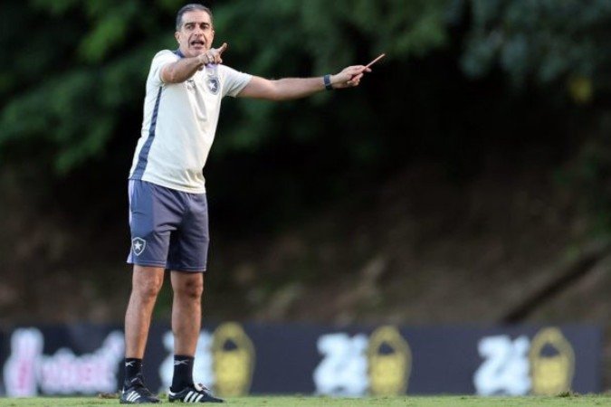 Renato Paiva já não está tão pressionado como antes - (crédito: Foto: Vitor Silva/Botafogo) Renato Paiva já não está tão pressionado como antes - (crédito: Foto: Vitor Silva/Botafogo)