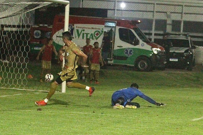 Romarinho abriu o placar para o Ceilândia no início do segundo tempo contra o Mixto no Estádio Dutrinha, em Cuiabá - (crédito: X/@Ceilandia E C Torcedor) Romarinho abriu o placar para o Ceilândia no início do segundo tempo contra o Mixto no Estádio Dutrinha, em Cuiabá - (crédito: X/@Ceilandia E C Torcedor)