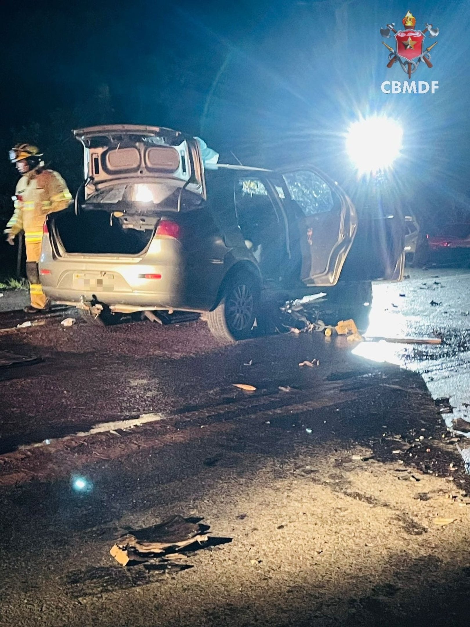 Quatro pessoas ficaram feridas em acidente na DF-128, após a rotatória do Monjolo, sentido Planaltina. Um dos veículos era conduzido por um menor de idade 