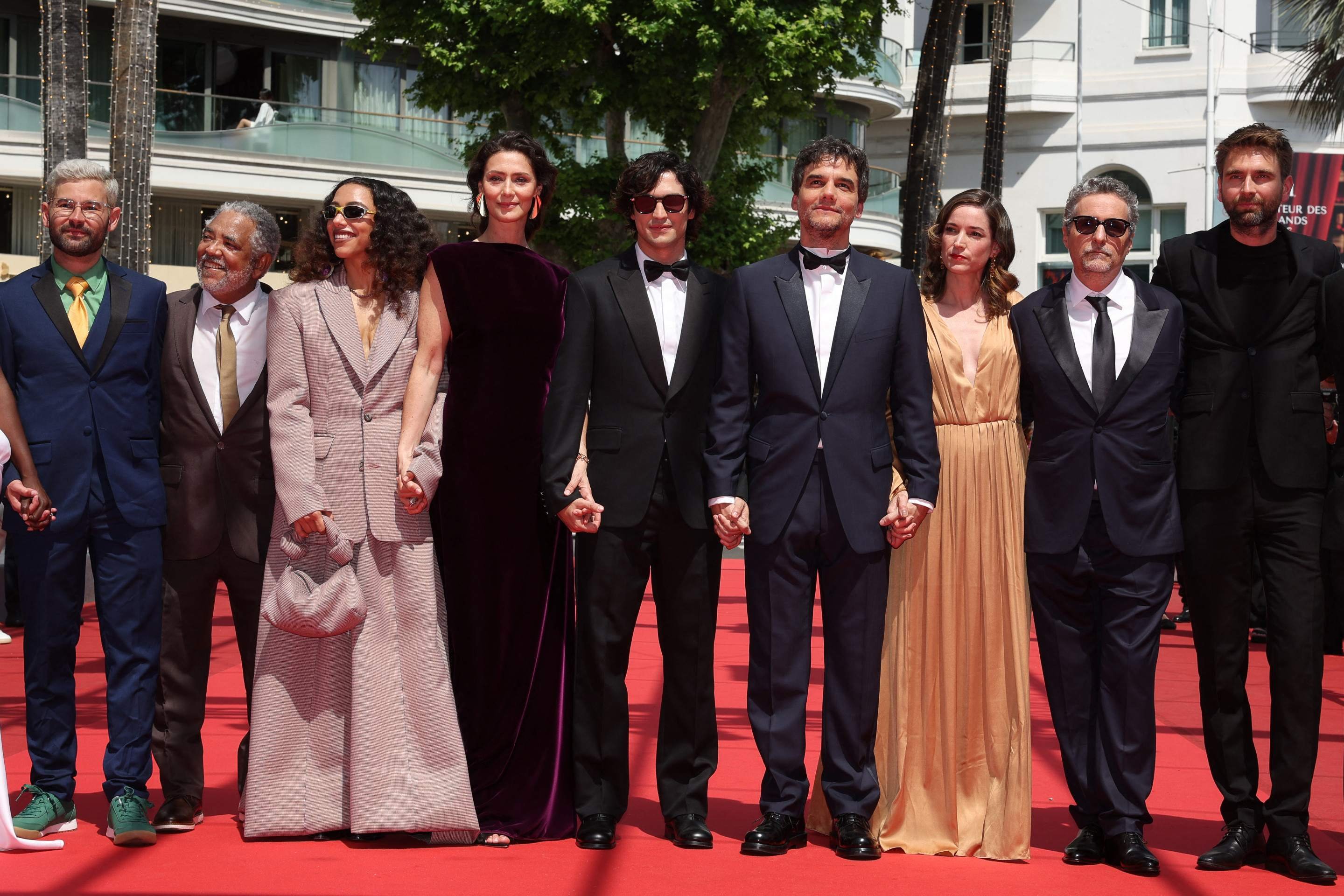 Equipe do filme Agente Secreto no tapete vermelho no Festival de Cannes      