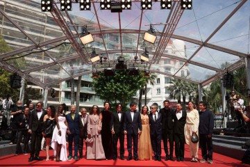 Equipe do filme Agente Secreto no tapete vermelho no Festival de Cannes            