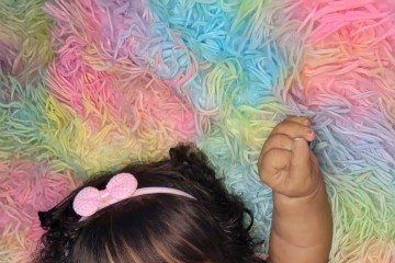 As bonecas realistas viraram uma febre nas redes sociais, entre mulheres adultas e crianças -  (crédito: Ateliê encanto reborn)