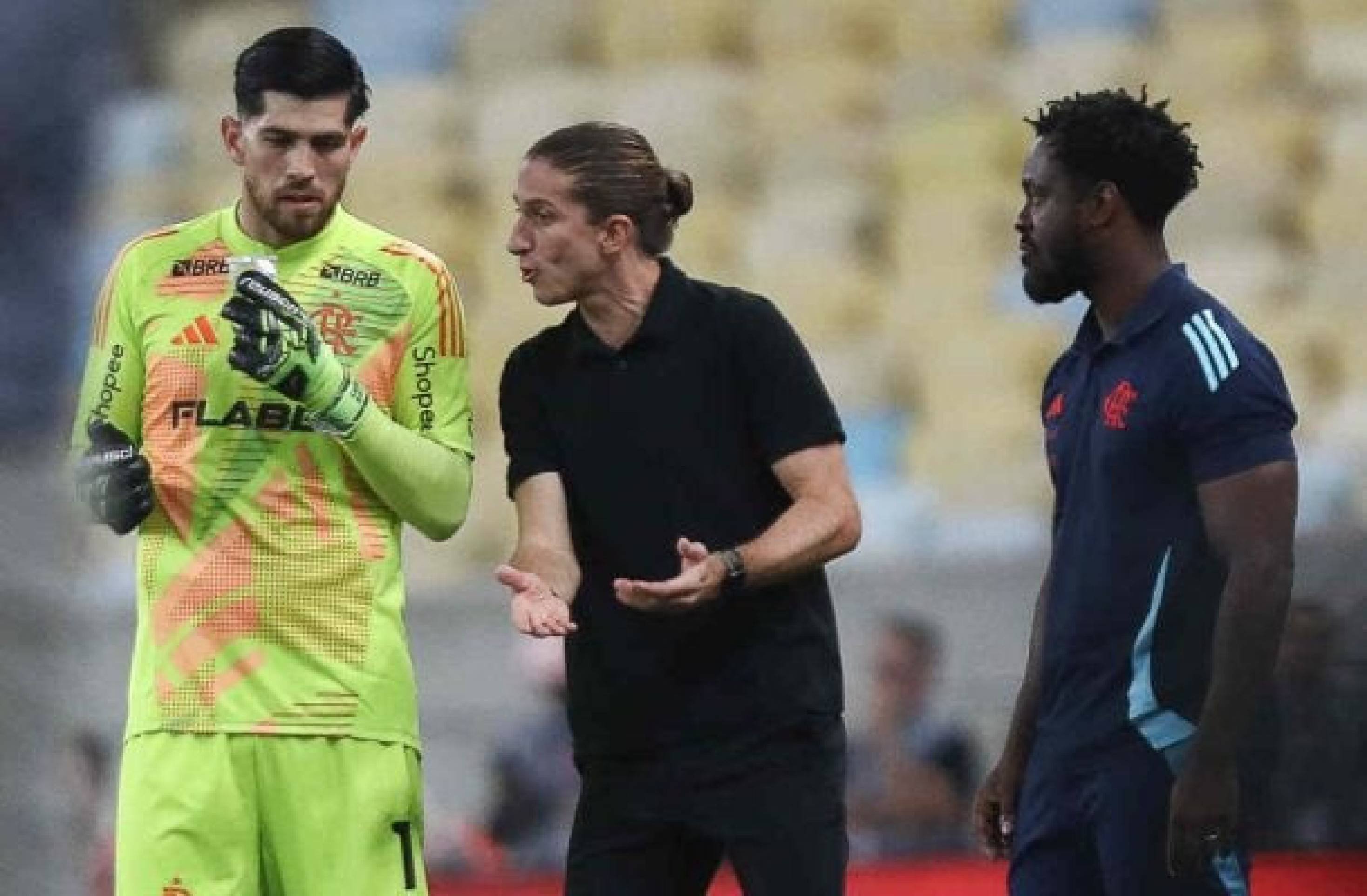 Filipe Luís explica ausência de Arrascaeta e critica calendário: ‘Menos de 72h para descansar’