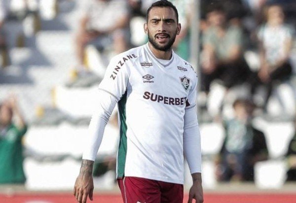 FREYTES - Atuou no setor mais criticado por Renato, que se irritou com a saída de Bola. Freytes mostrou limitação em identificar o espaço à frente e pecou no lance do gol do Juventude. Nota: 5