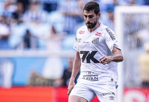 LUAN PERES - No geral teve performance discreta, com corte fundamental em tentativa de cruzamento rasteiro em ataque do Corinthians. NOTA 4,0. Foto: Raul Baretta/ Santos FC.