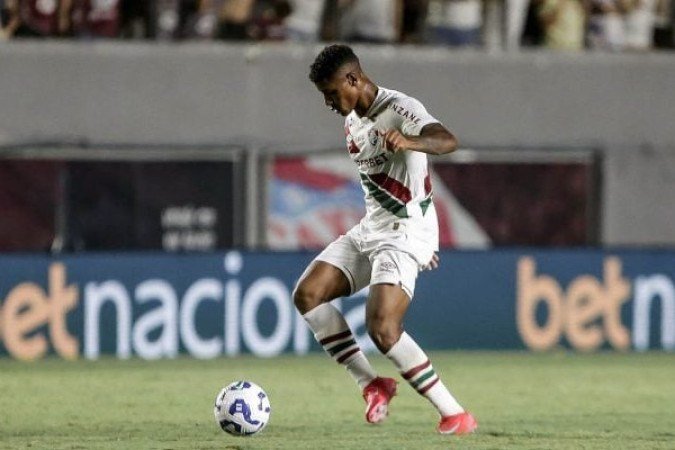 HÉRCULES - Atuação importante, jogando na frente, com liberdade e se apresentando frequentemente no terço final. O gol honrou a boa partida. Nota: 8