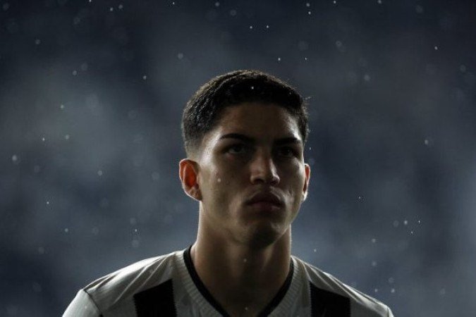 JAIR - Conseguiu, muitas vezes, bloquear ações ofensivas do Flamengo. Apersar da pouca idade, não sentiu o peso de disputar um jogo de tamanha importância - NOTA: 7,0 - Foto: Vitor Silva/Botafogo 